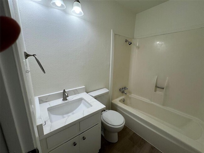 Building Photo - 6507 Middleham Pl