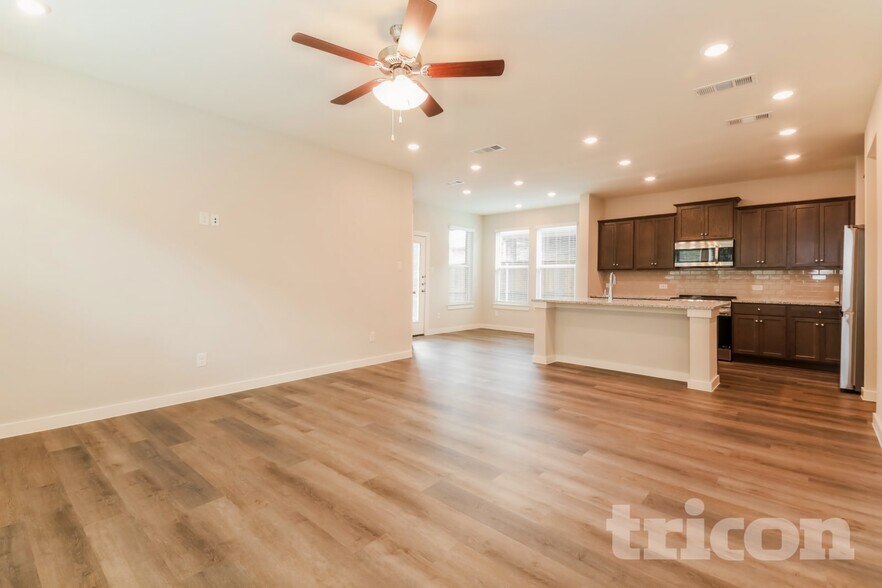 Building Photo - 2528 Finch Holw Dr