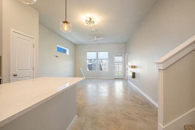 Building Photo - Phenomenal 3 Bedroom, 2.5 Bath, 2-Story Ho...