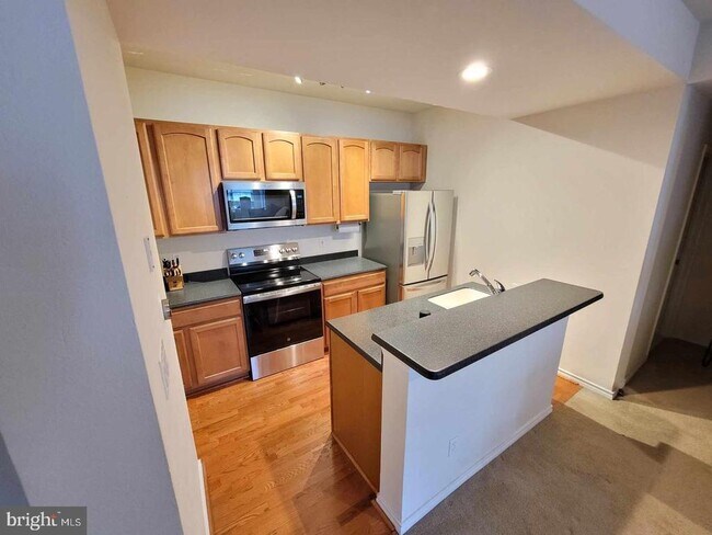 Building Photo - 3910 Penderview Dr
