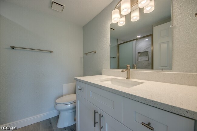 Building Photo - 16881 Davis Rd