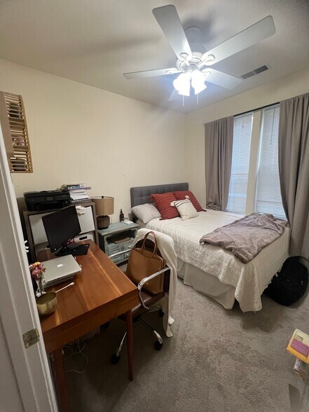 Building Photo - 23620 Overlook Park Dr