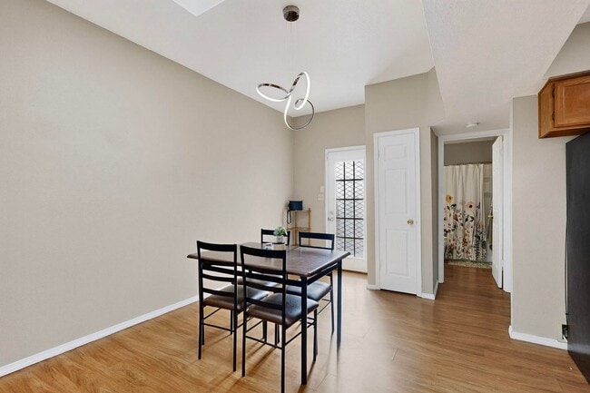 Building Photo - NE 2 Bedroom 2 Bath with Garage