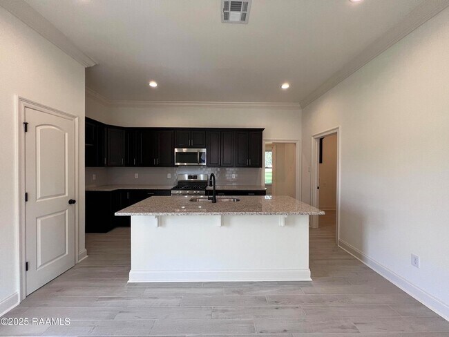 Building Photo - 107 Tenor St