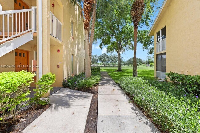Building Photo - 1025 Coral Club Dr
