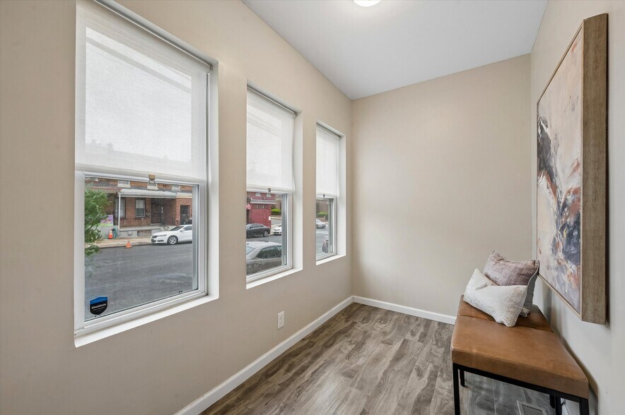 Building Photo - 743 S 52nd St
