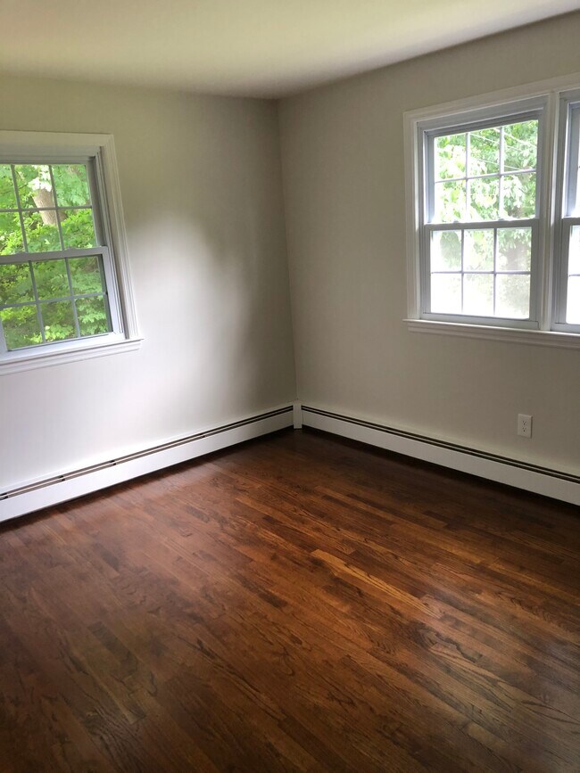bedroom 1 - 17 Borough Ln