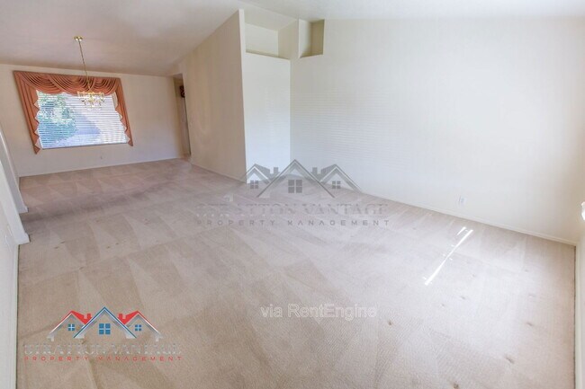 Building Photo - 10864 E Lindner Ave