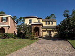 Building Photo - 5 Bedroom 4 Bathroom Family Home at Windst...