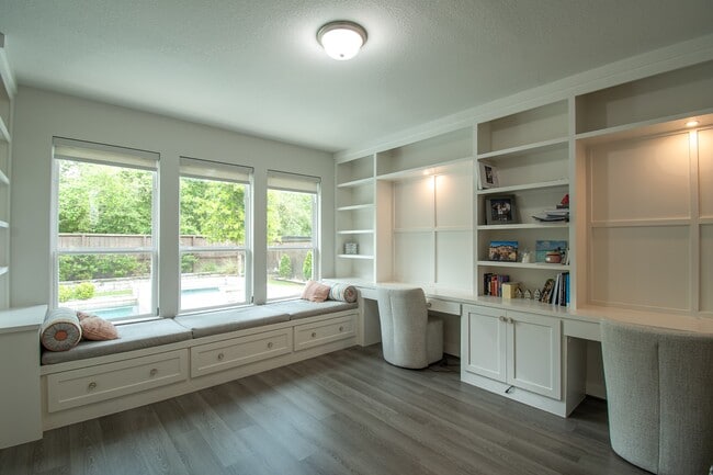 Building Photo - 16 Mariposa Wds Dr