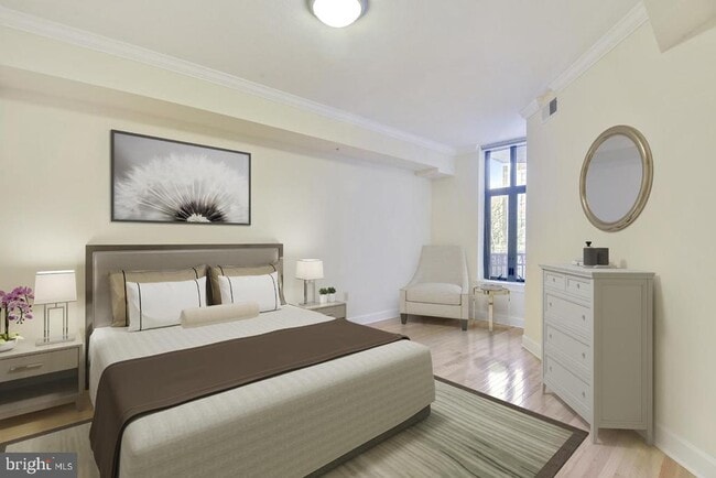 Building Photo - 502 W Broad St