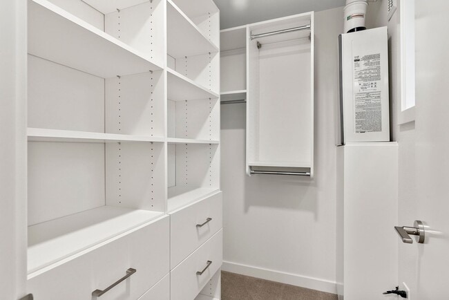 Building Photo - Beautiful Eastlake Condo