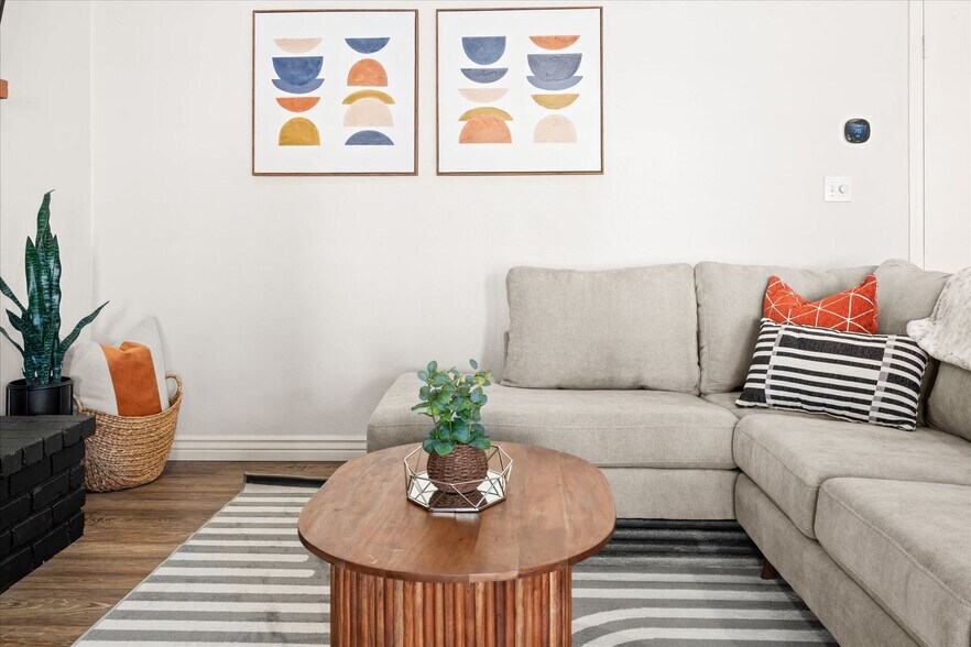 Primary Photo - 952 W Plata Ave