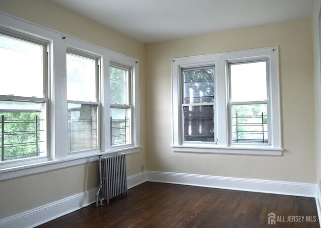 Building Photo - 219 Avenel St