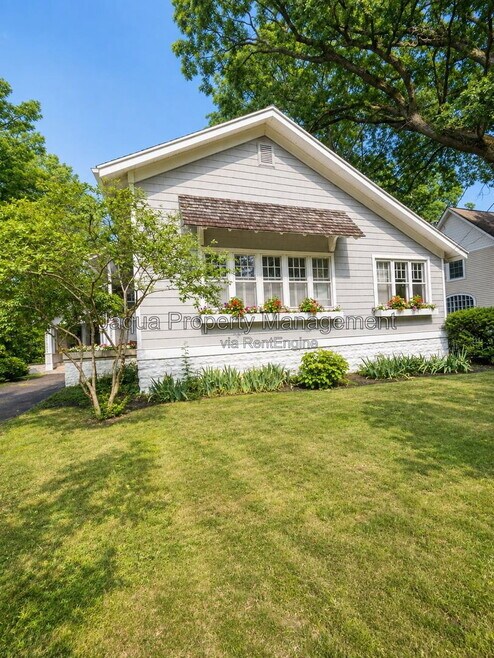 Building Photo - 630 Pleasant St