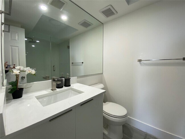 Building Photo - 20515 E Country Club Dr