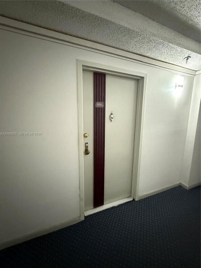 Building Photo - 17021 N Bay Rd