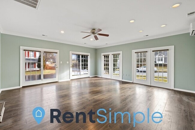 Building Photo - 3920 Bokel Dr