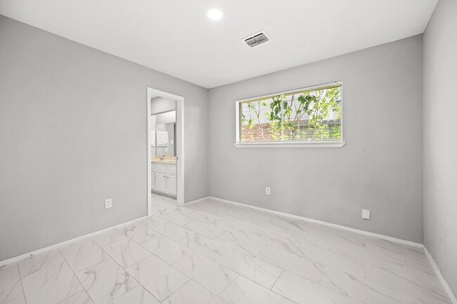 Building Photo - 13527 Montaigne Dr