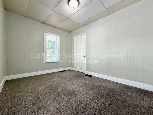 Building Photo - 1011 Quarry Ave NW