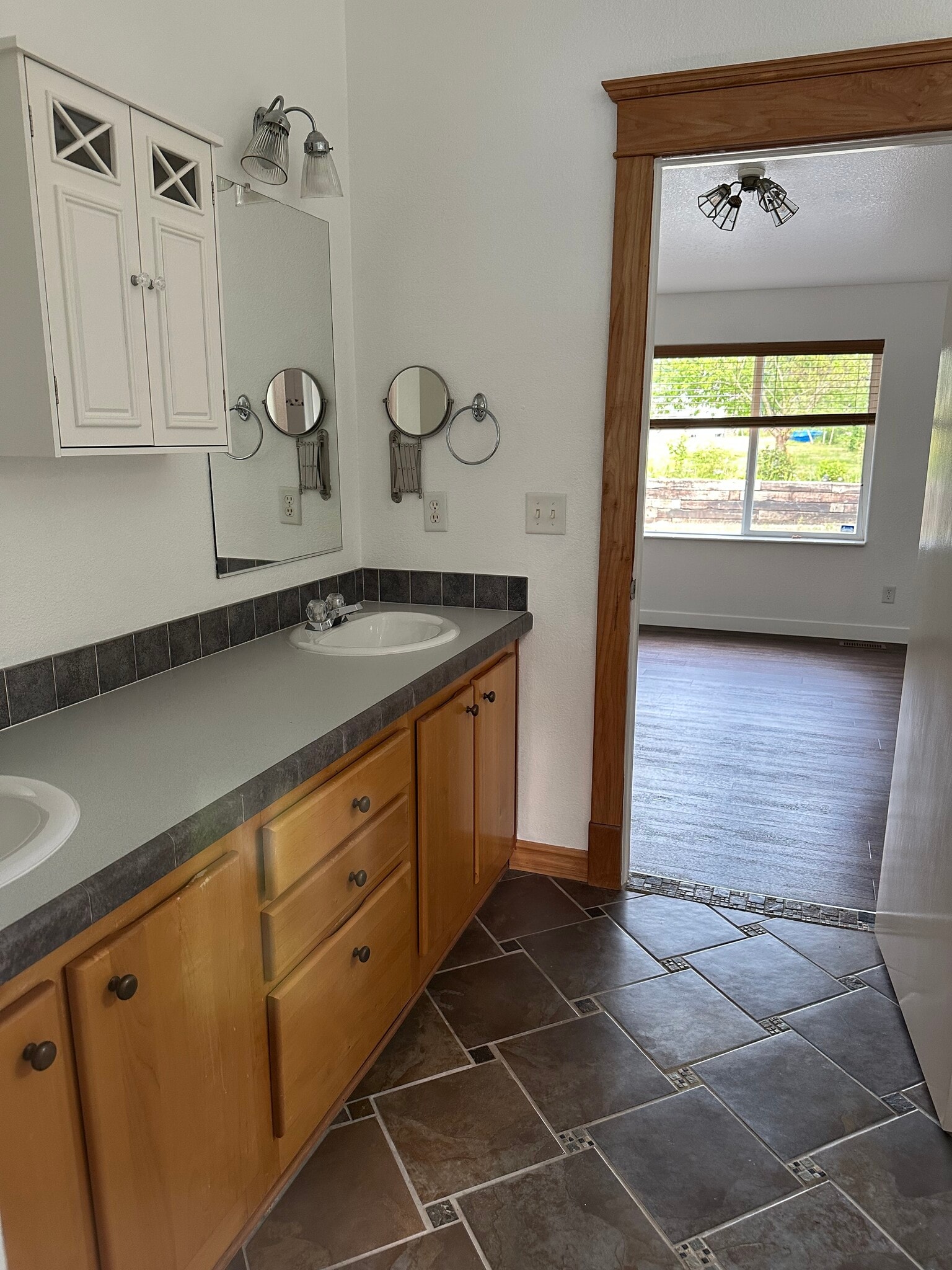 Master bathroom - 16817 188th Ave SE