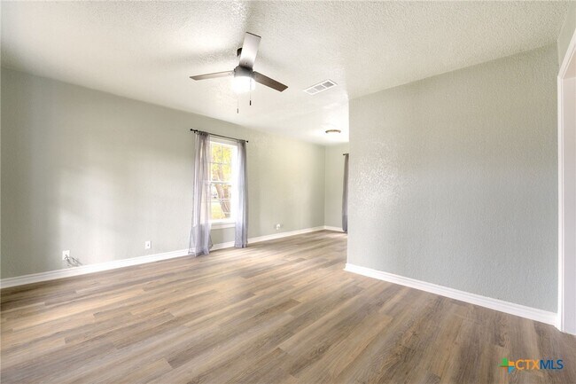 Building Photo - 1108 Stewart St