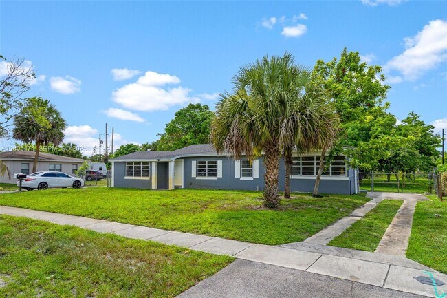 Building Photo - 820 Alabama Ave