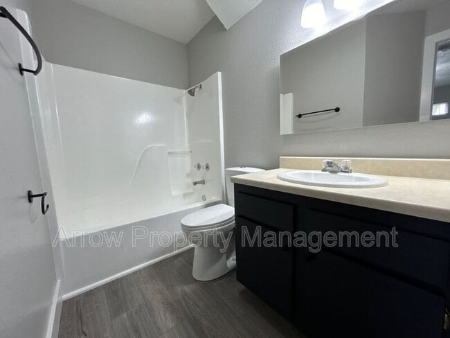 Building Photo - 940 27th St