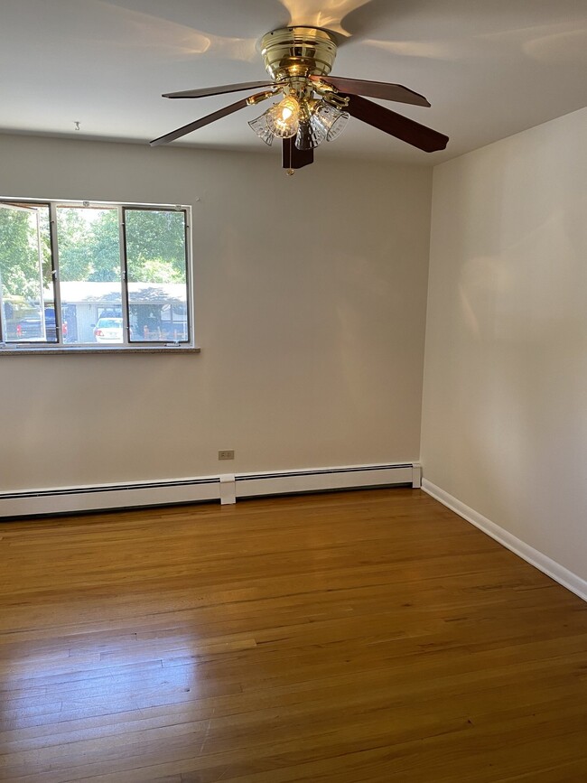 Building Photo - Prime Lakewood Location - 1 Bedroom - (821...