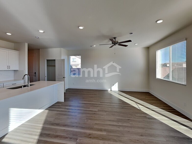 Building Photo - 10116 Cv Mountain St