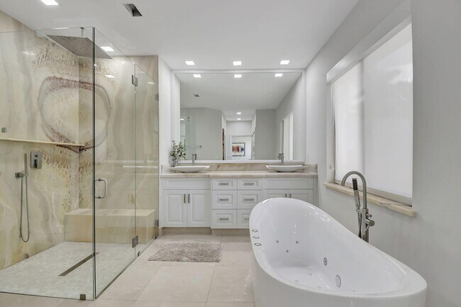 Building Photo - 10099 Canoe Brook Cir
