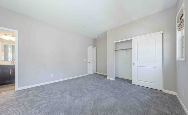 Building Photo - Expansive Portola Springs 4 Bedroom Home