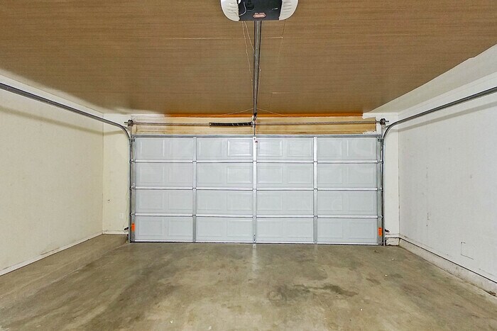 Building Photo - 4418 Mesa Cir