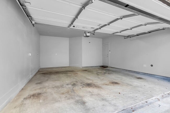 Building Photo - 1724 Ovid St