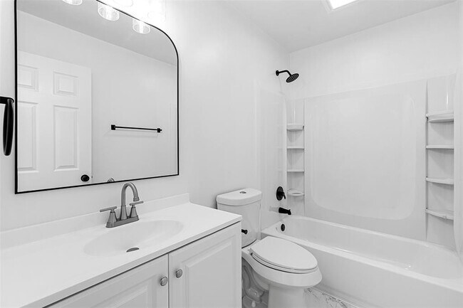 Building Photo - 16307 Essex Cove