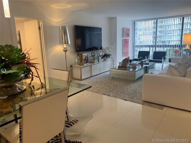 Building Photo - 2333 Brickell Ave