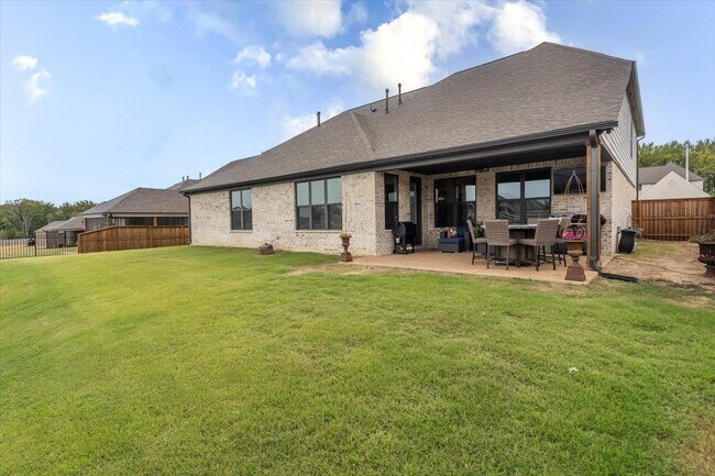 Building Photo - 12692 Sacred Oak Cv