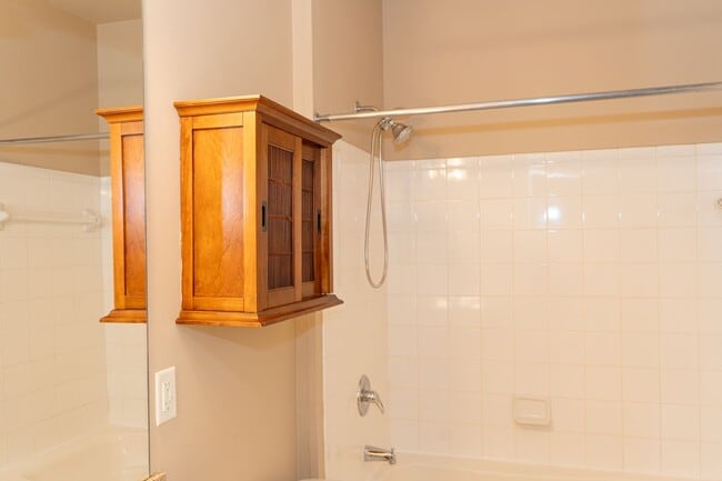 Building Photo - One Bedroom at Walker Square!