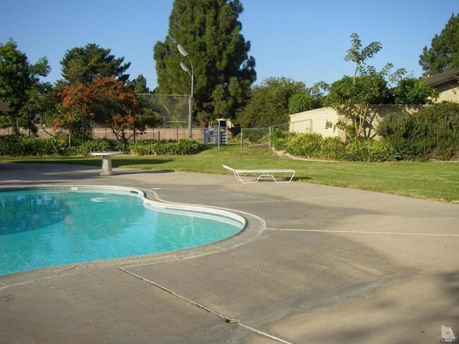 Building Photo - Victoria Village 3+2 Patio Home w/ 2-car g...