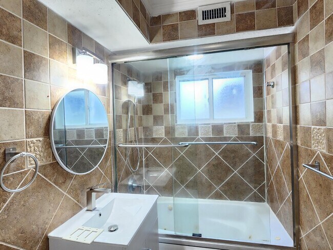 Building Photo - 305 S Loxahatchee Dr