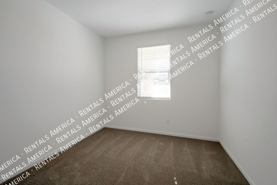 Building Photo - 4588 E Amethyst Ln