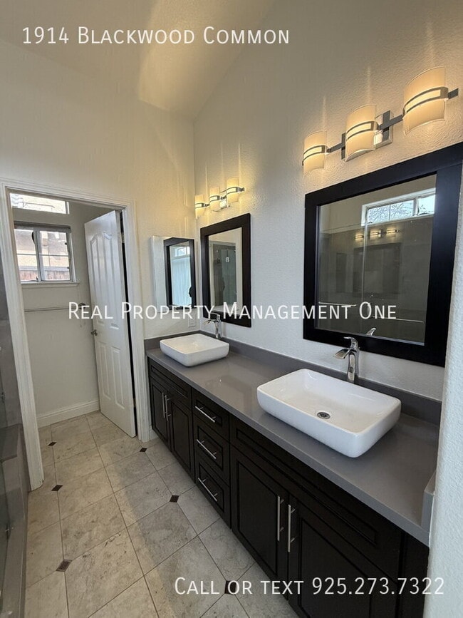 Building Photo - 1914 Blackwood Common