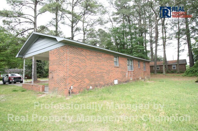 Building Photo - 209 Sycamore St