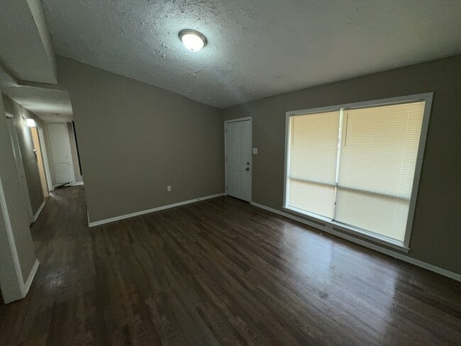 Building Photo - 3320 Ridgeland Dr