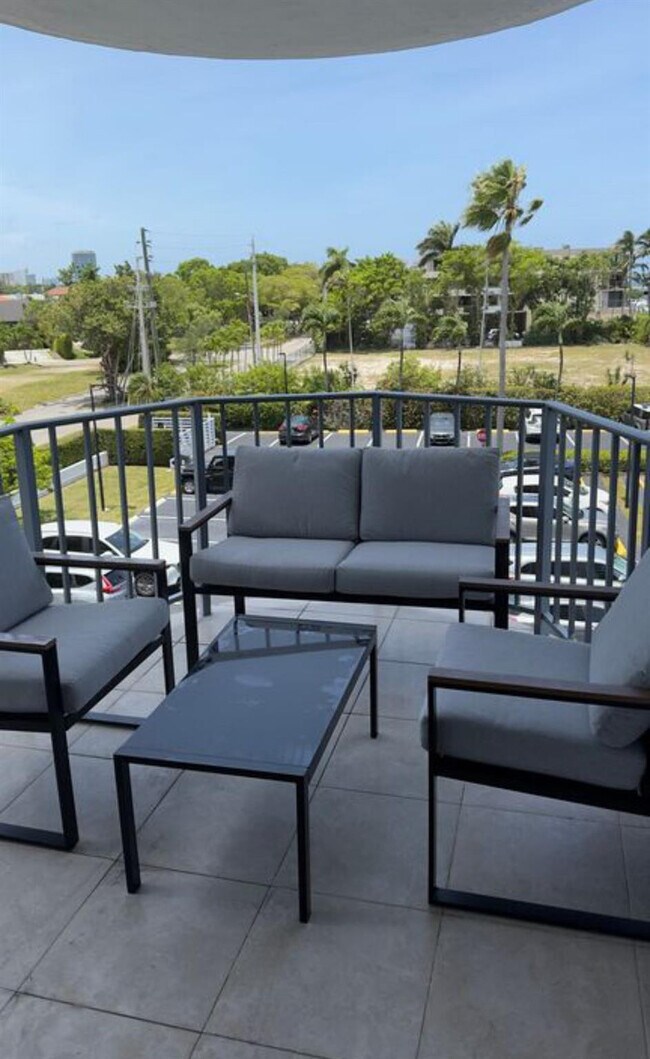 Building Photo - 11930 N Bayshore Dr