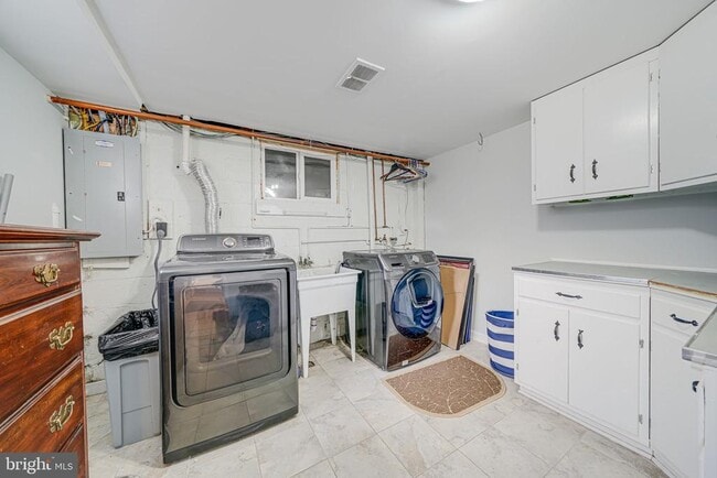 Building Photo - 6812 Beechview Dr