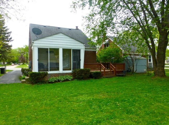 Building Photo - 1409 Gardenia Ave