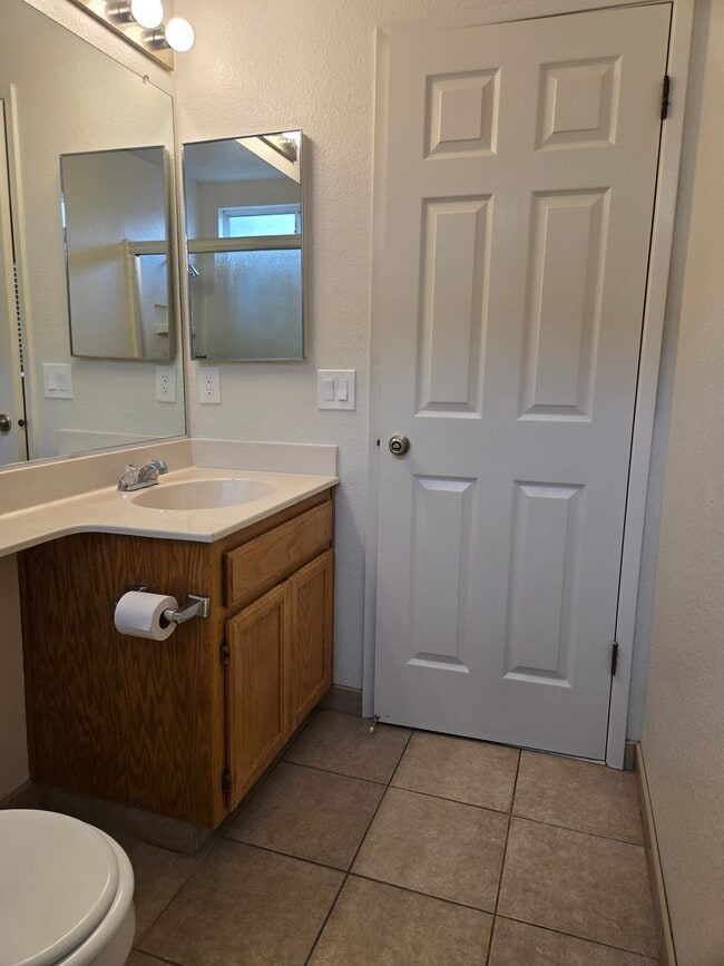 Building Photo - 348 Leffler Pl