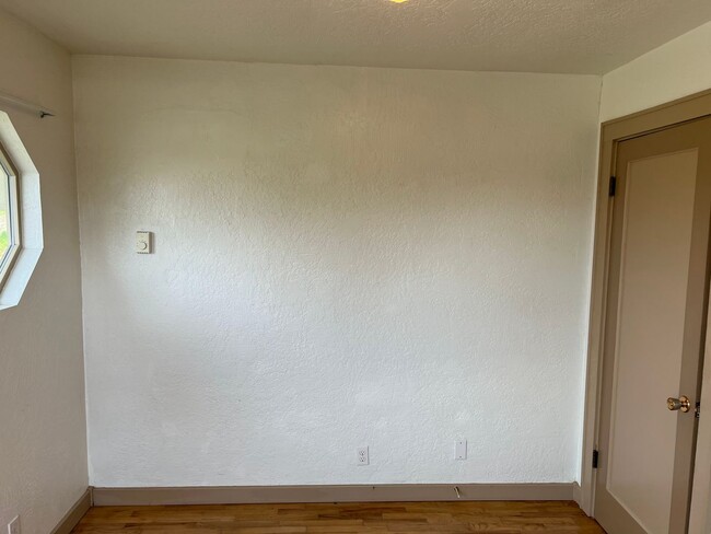 Building Photo - 3 Bed, 1.5 Bath near Rose Garden and Willamette River bike path in Whiteaker