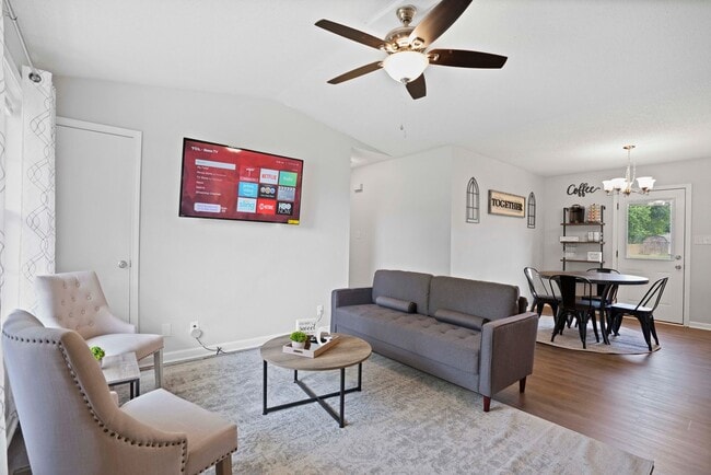 Primary Photo - 3415 Oak Lawn Dr